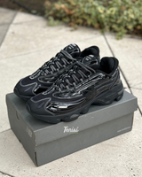 New Balance 1000 x Anime Leon Deor “Triple Black” vista 2