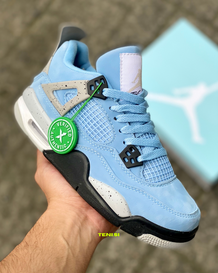 Air Jordan 4 retro “UNC”  look 1