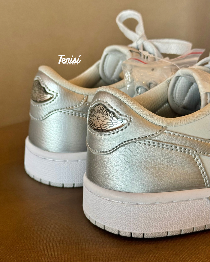 Nike Air Jordan 1 OG “Silver” look 5