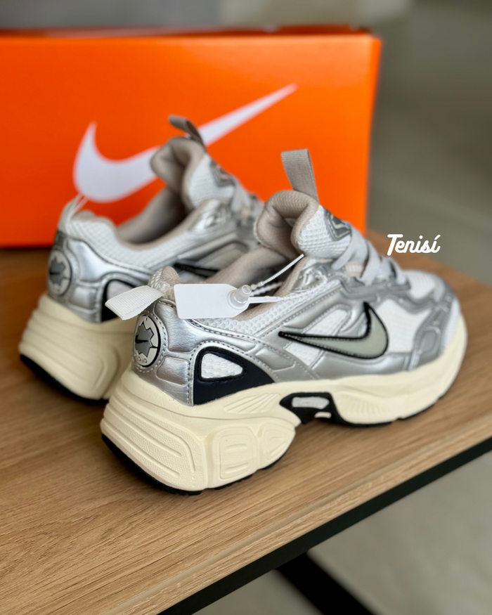 Nike V5K Run “Grey” look 1