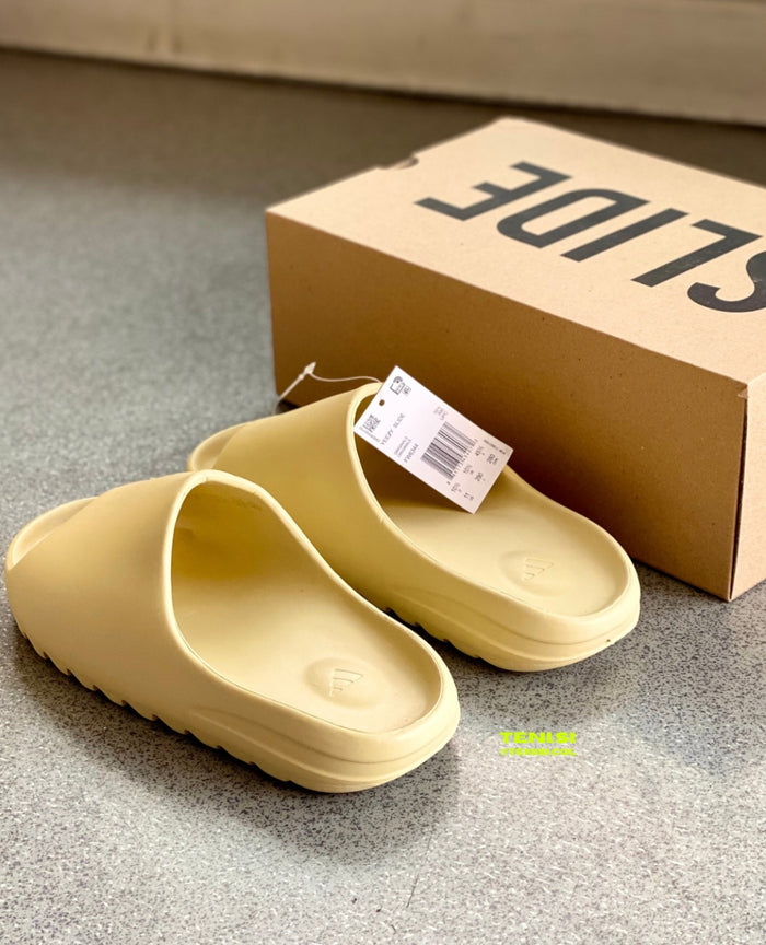 adidas Yeezy “Slide” beige look 4