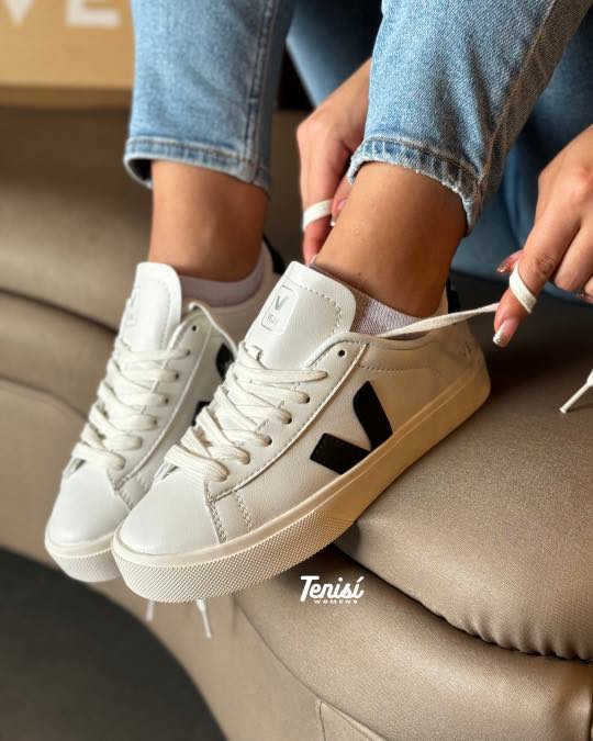 Zapatillas VEJA minimalistas color blanco
