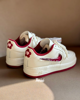 Nike Air Force 1 "Saint Valentine 2024" vista 4