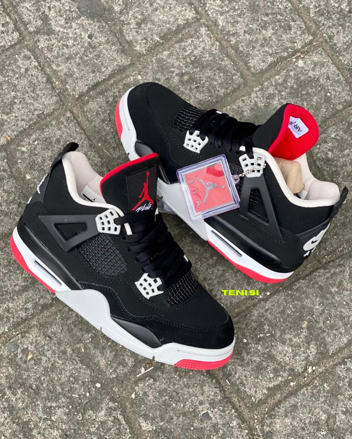 Air Jordan 4 “Bred”  look 1