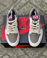 Air Jordan 1 Low X Travis Scott “Reverse Mocha” vista 4