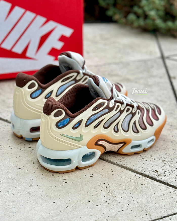 Nike Air Max Plus “Drift” look 3
