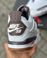 Nike SB x Air Jordan 4 “Mocha” vista 3