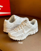 Nike zoom Vomero 5 “Triple White” vista 1