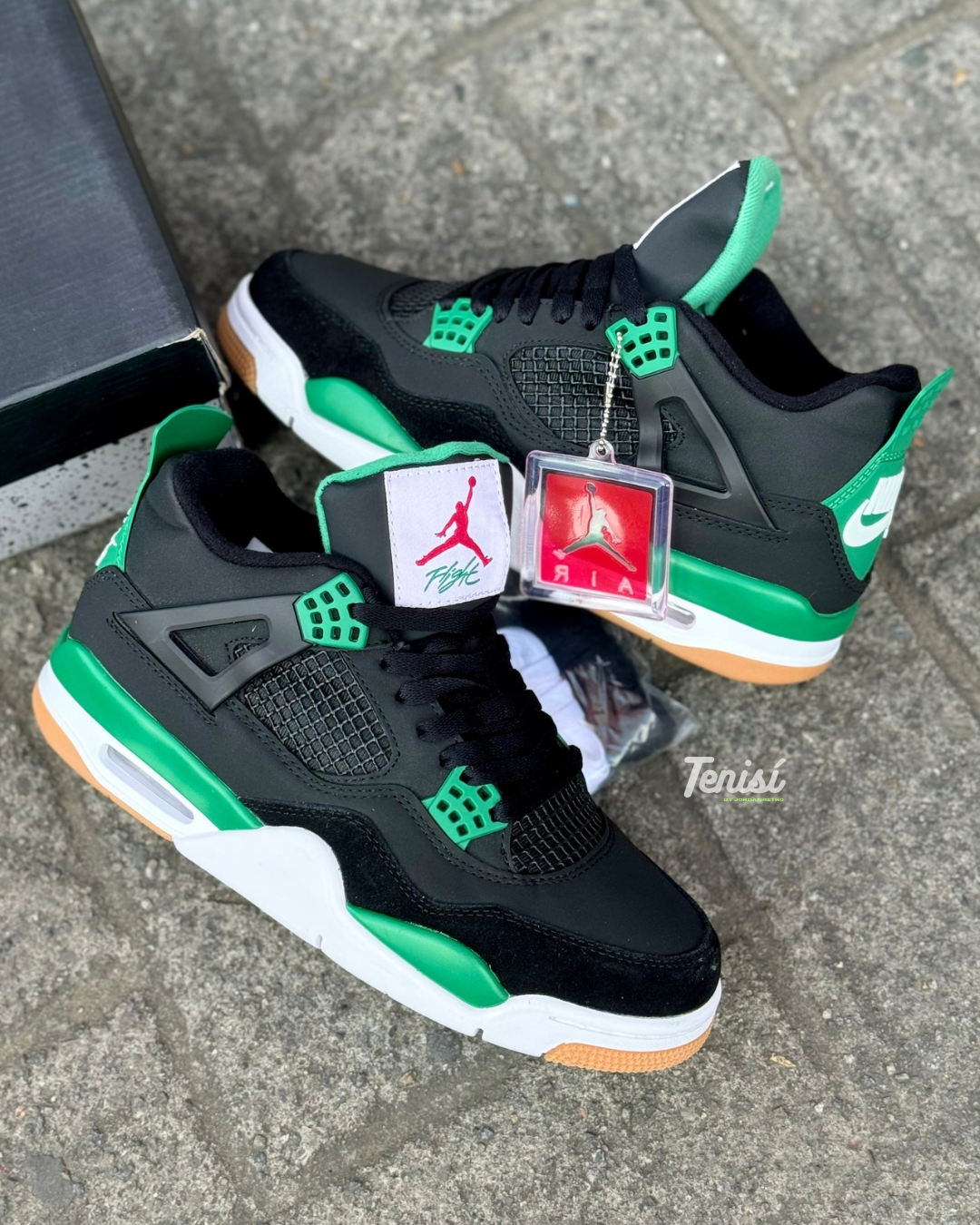 Nike SB x Air Jordan 4 “Pine Black”