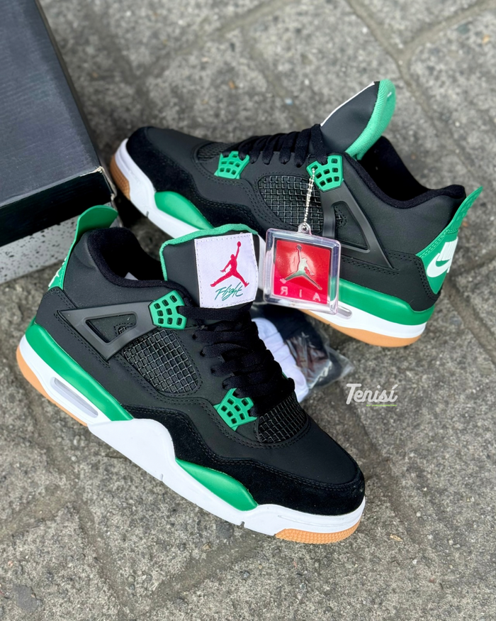 Nike SB x Air Jordan 4 “Pine Black” look 4