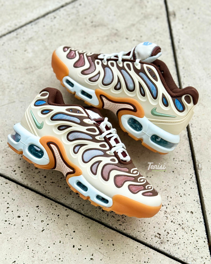 Nike Air Max Plus “Drift” look 5
