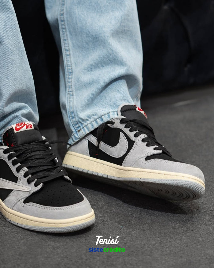 Air Jordan 1  x Travis Scott Sample Edition look 3
