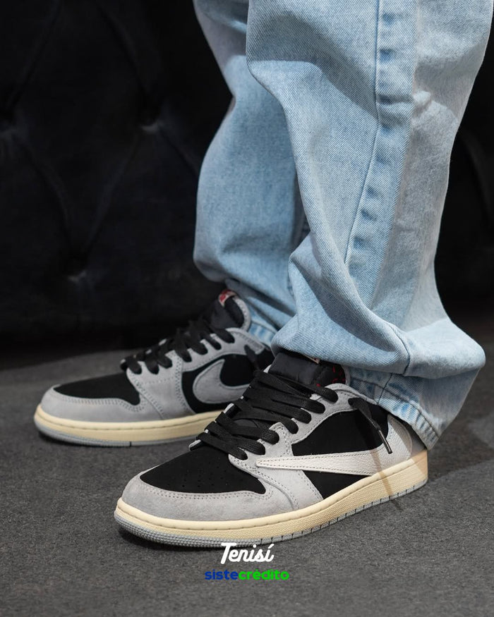Air Jordan 1  x Travis Scott Sample Edition look 4