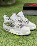 Air Jordan 4 “Frozen Moment” vista 3