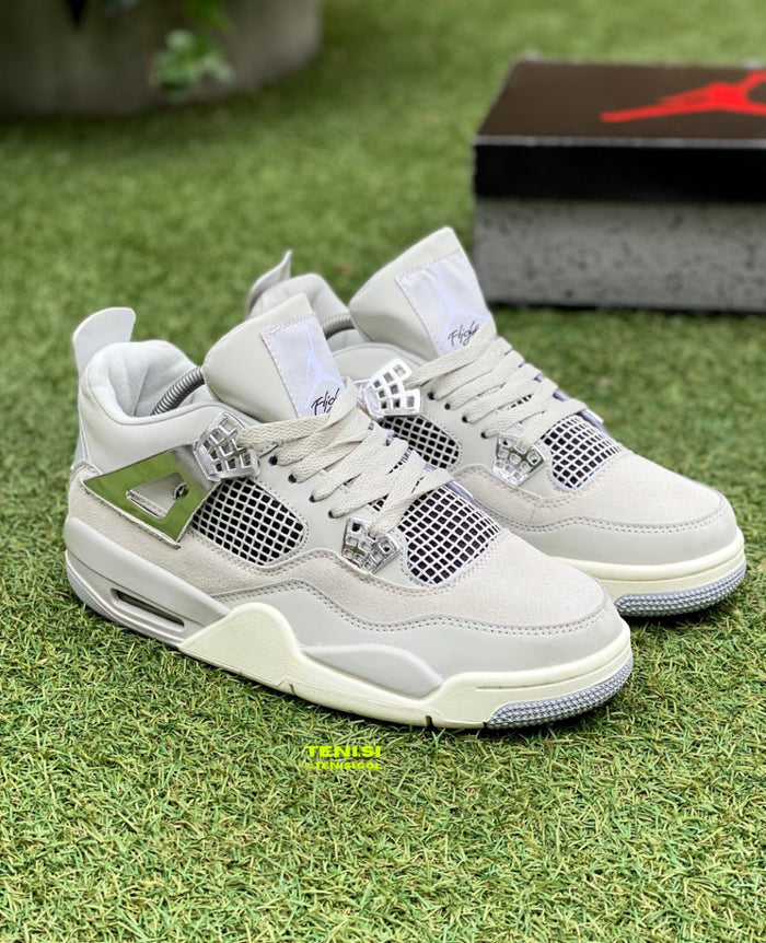 Air Jordan 4 “Frozen Moment” look 2