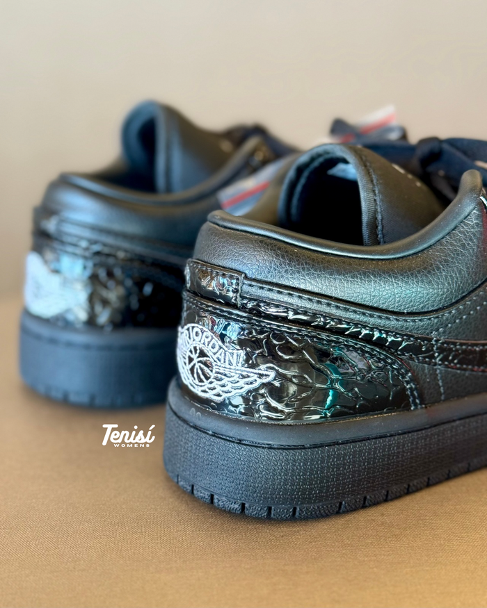 Air Jordan 1 "Black Croc" look 3