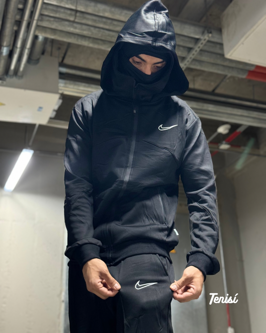 Conjunto Nike con Balaclava “Black”