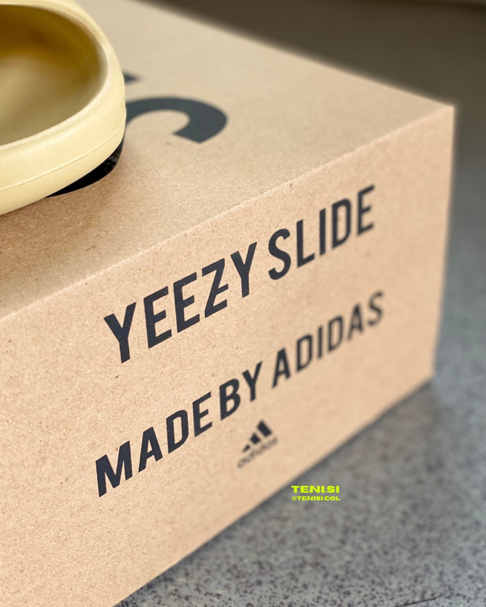 adidas Yeezy “Slide” beige look 3