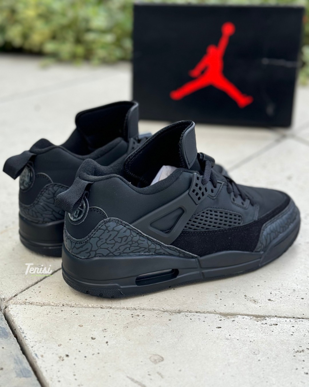 Jordan Spizike Low own “Black Cat”