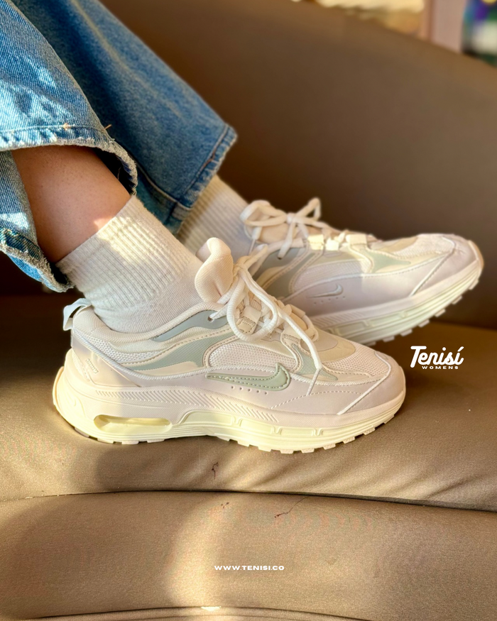 Nike Air Max Bliss LX look 2