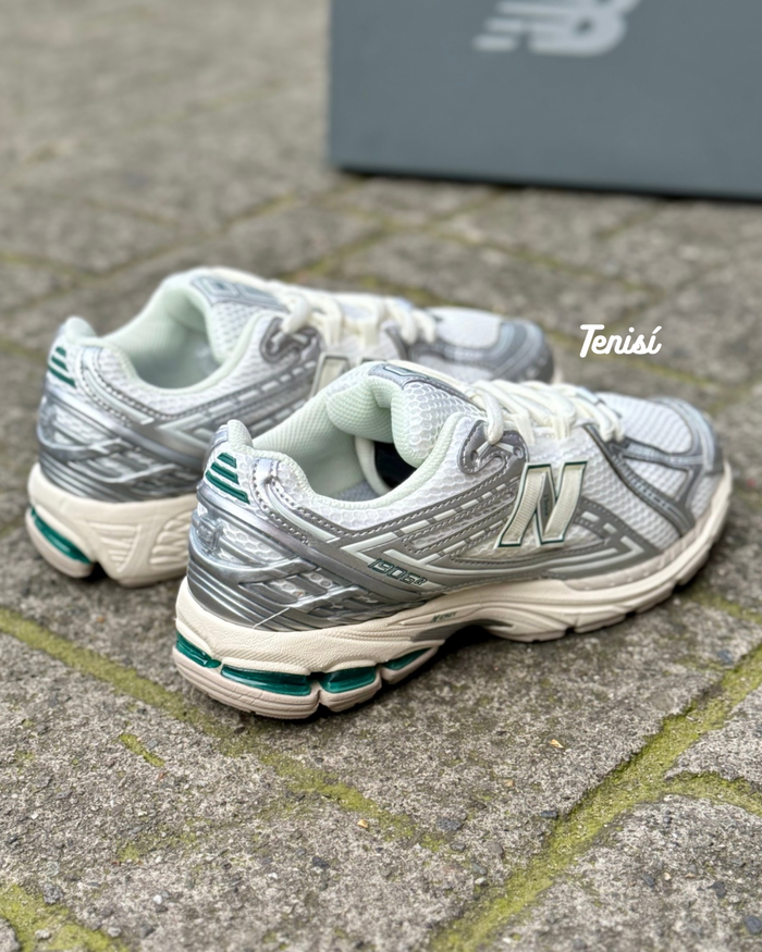 New Balance 1906R Platinum look 1