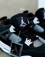 Air Jordan 4 “White Thunder” vista 2