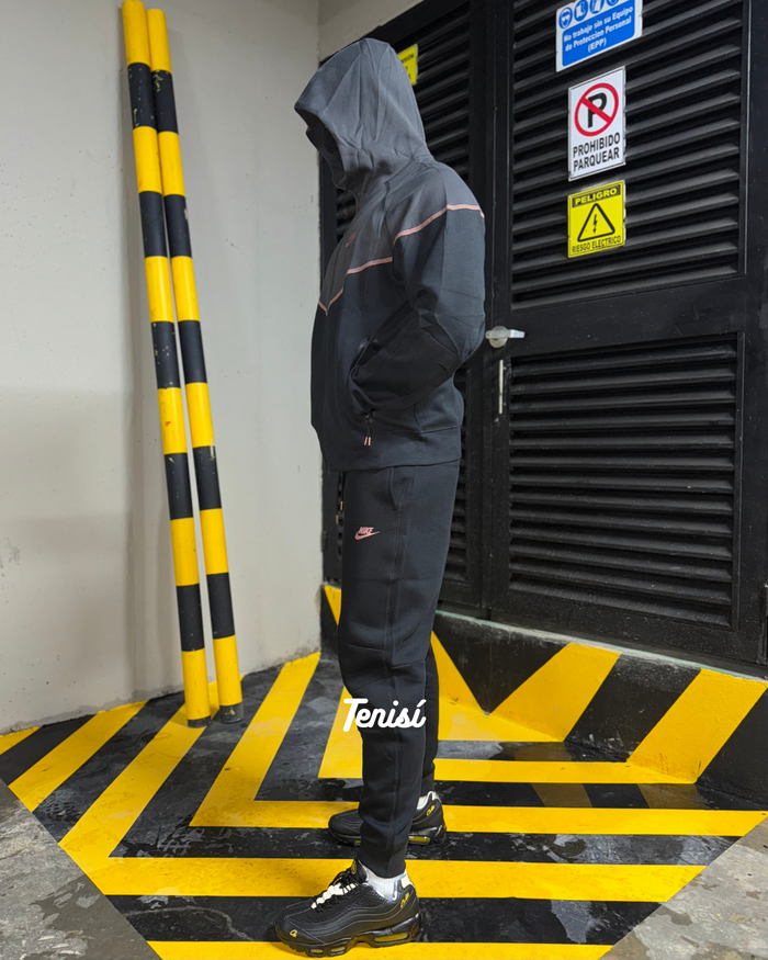 Nike Syna Tech Fleece Central Cee Black Gold look 2