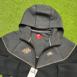 Nike Syna Tech Fleece Central Cee Black Gold vista 5