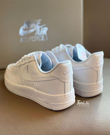 Nike Air Force 1 Low “Triple White” vista 3