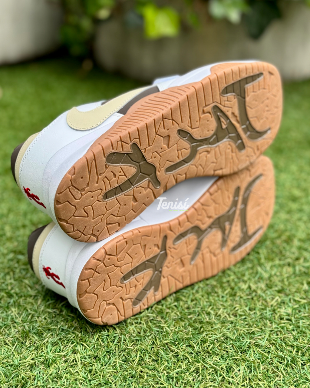 Jordan x Travis Scott “Mocha” (Sample)