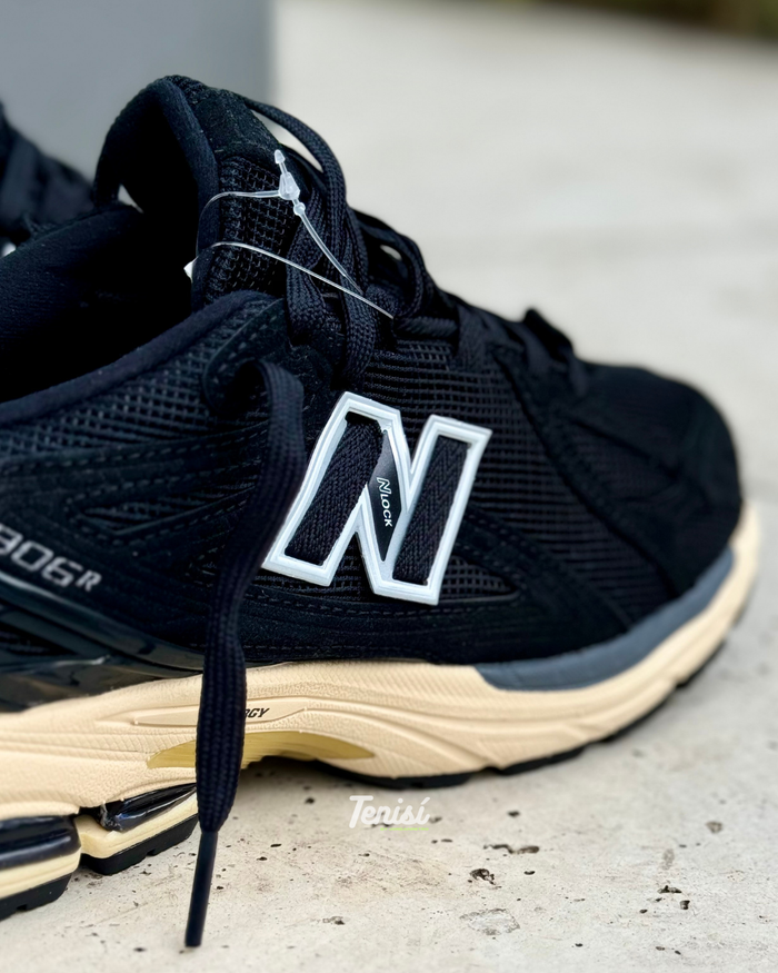 New Balance 1906R “Pack Black” look 3