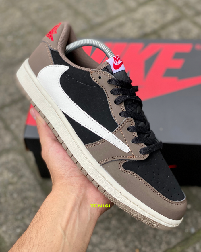 Air Jordan 1 Low X Travis scott “Mocha” look 2