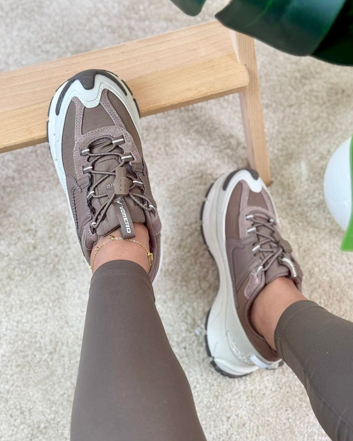 Nike Zoom Vomero Roam “Cafe” look 1