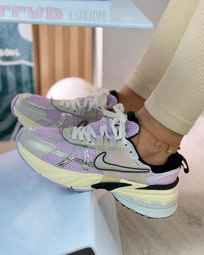Nike V2K Run “Parole” look 1