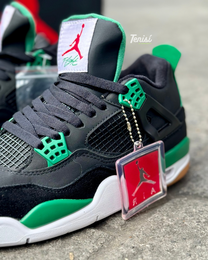Nike SB x Air Jordan 4 “Pine Black” look 1