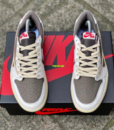 Air Jordan 1 Low X Travis Scott “Reverse Mocha” vista 6