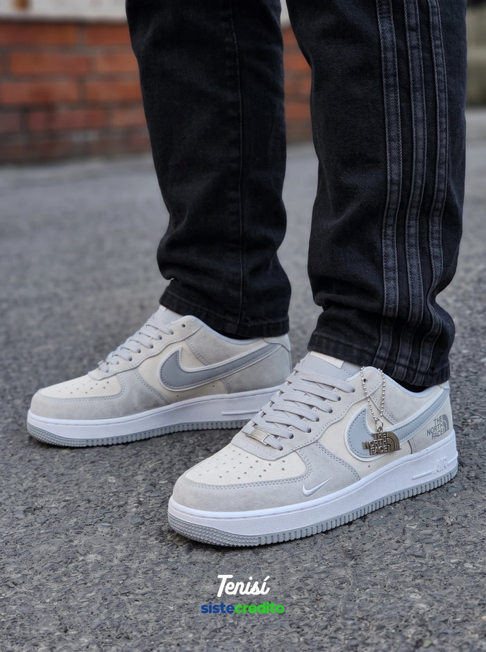 Nike Air Force 1 x The North Face "Grey" look 1