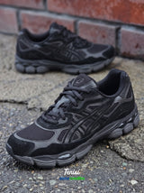 Asics Gel-NYC "Triple Black" vista 1