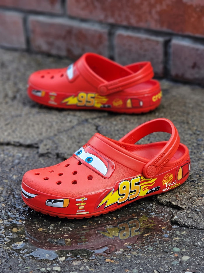 Crocs Classic Clog x Cars "Lightning McQueen" look 1