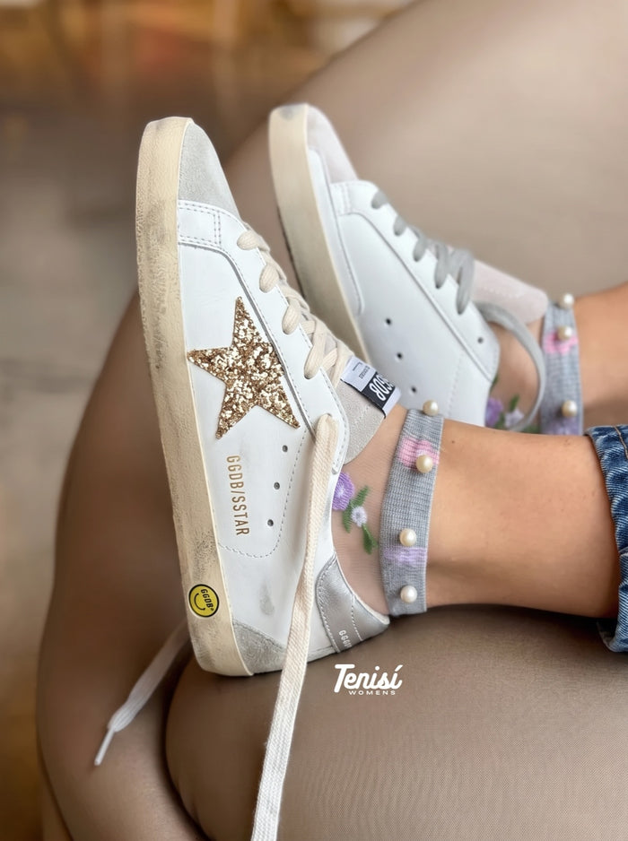 Golden Goose Super-Star "Gold Star" look 1
