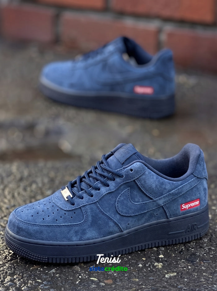 Nike Air Force 1 Low x Supreme "Navy" look 1