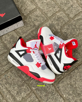Air Jordan 4 “Fire Red” vista 2