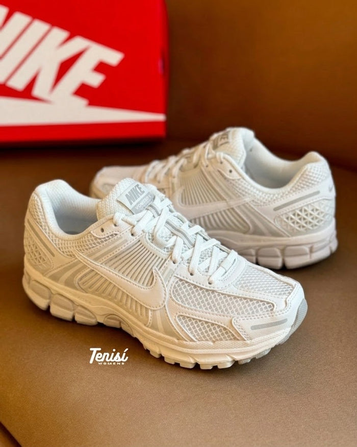 Nike zoom Vomero 5 “Triple White” look 1