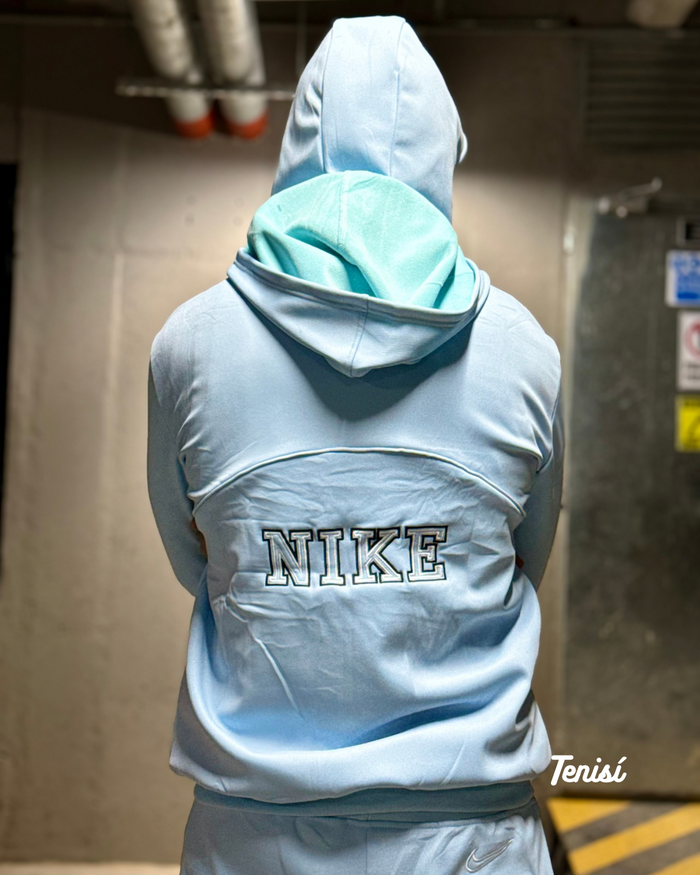 Conjunto Nike con Balaclava look 4