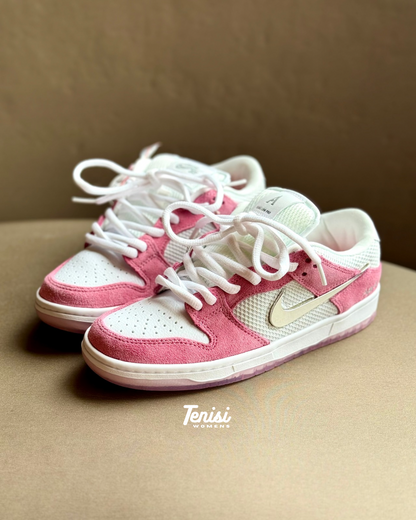 Nike SB Dunk Low x April “Pink”