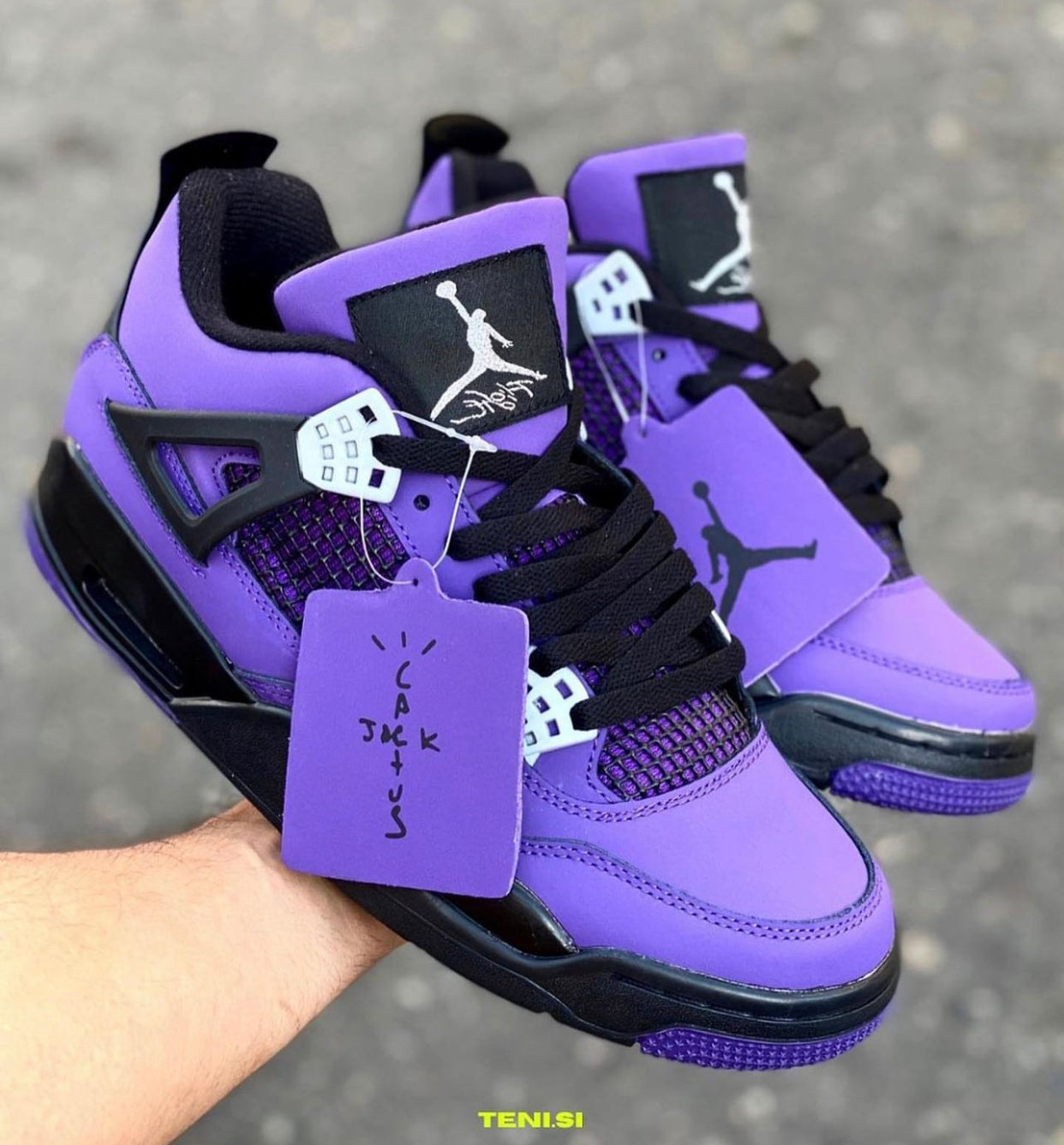 Air Jordan 4 X Travis Scott