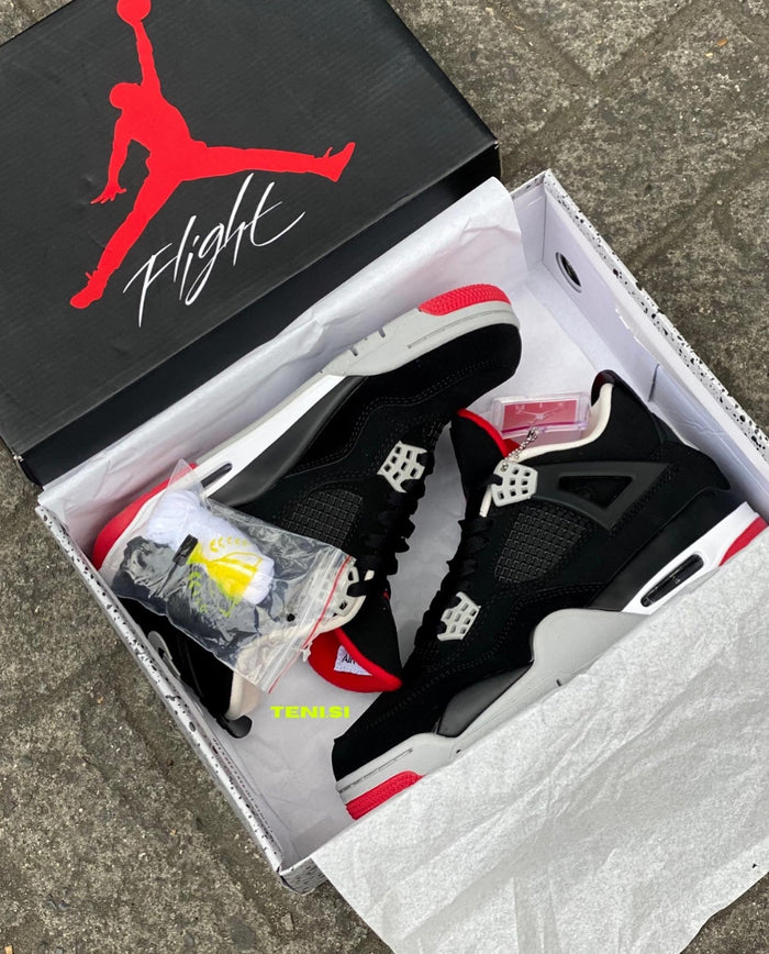Air Jordan 4 “Bred”  look 5