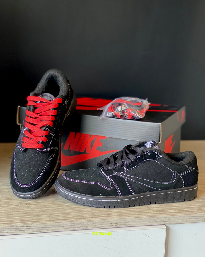 Air Jordan 1 Low x Travis Scott “Black Phantom” look 1