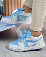 Air Jordan 1 Low SE “Reverse Blue” vista 2