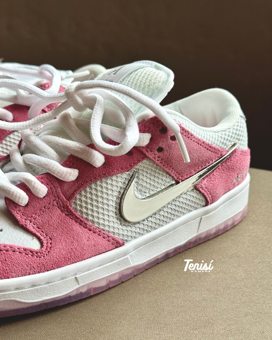 Nike SB Dunk Low x April “Pink”